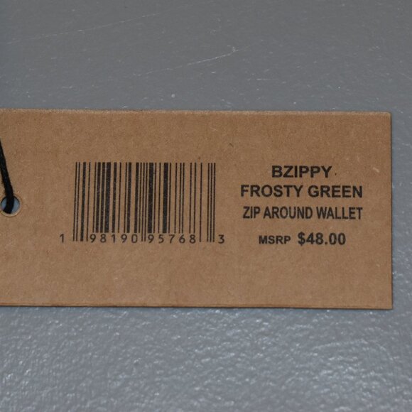 NWT Steve Madden Frosty Green Zip Around Wristlet Wallet - Picture 3 of 6